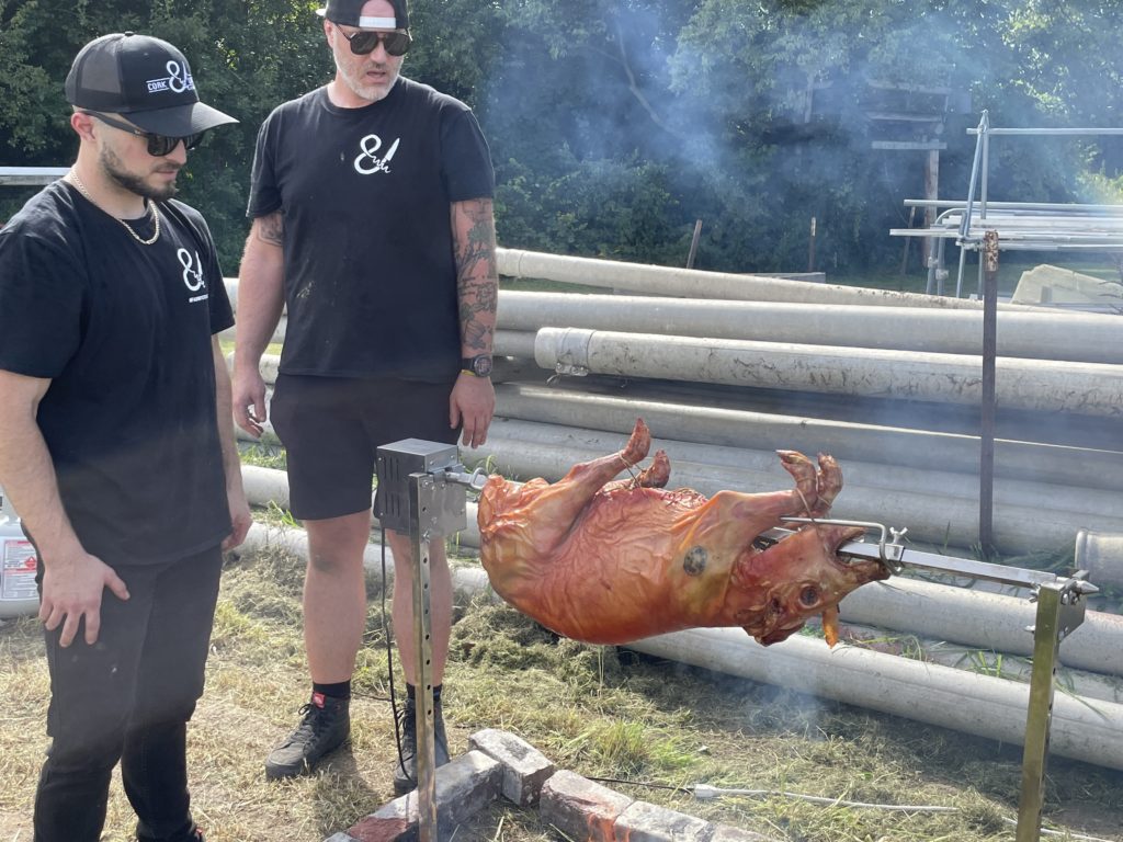 farm dinner pig